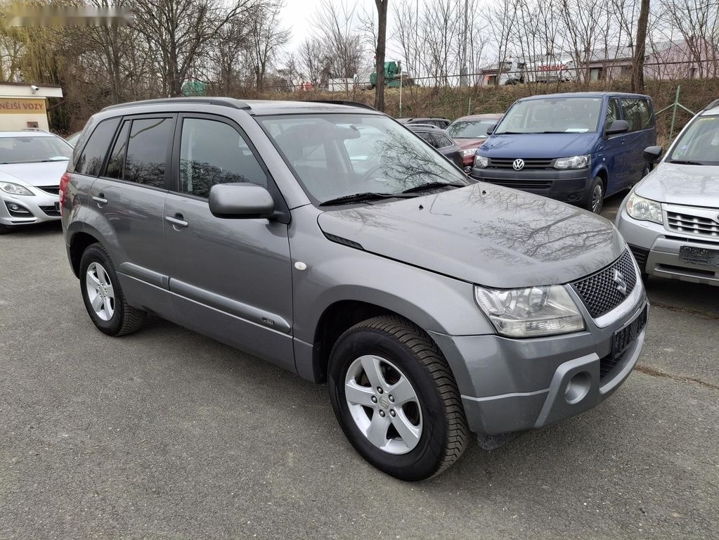 Suzuki Grand Vitara,2.0 benzin Rezervace 1 - 5
