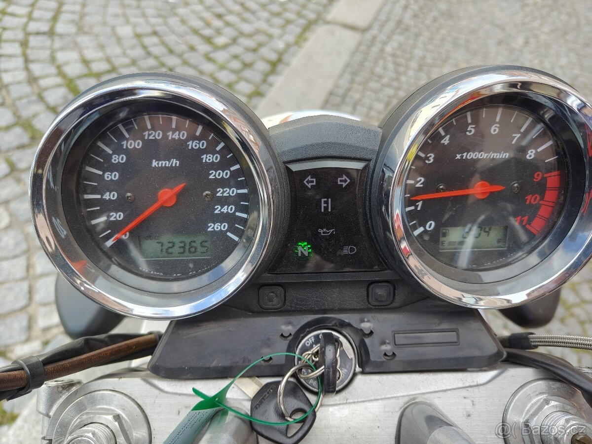 Suzuki GSX 1400i - 5