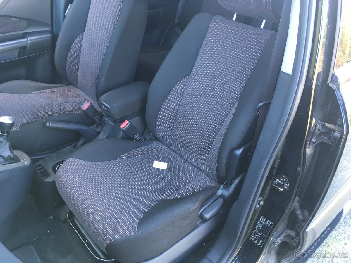 hyundai tucson interiér - sedadla - 5