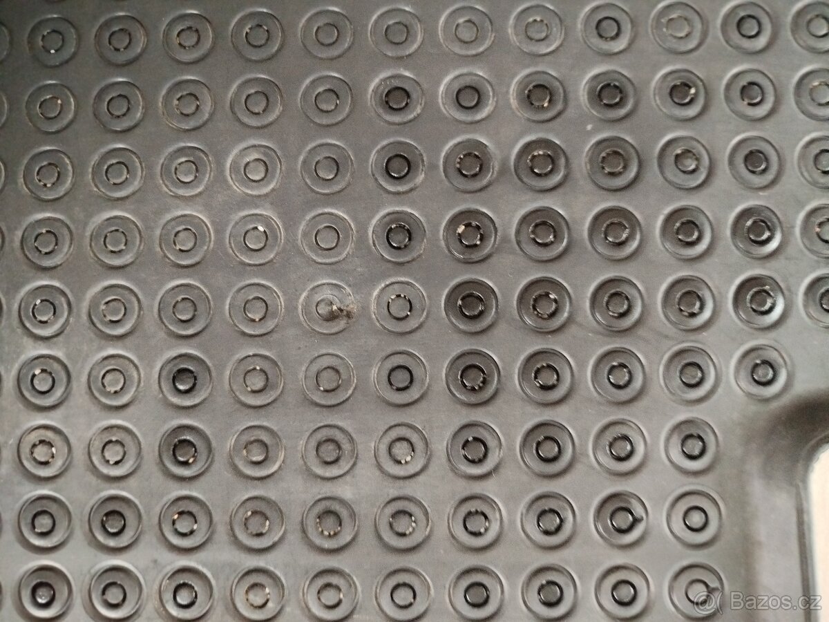 Škoda Octavia 2 kombi - roleta a gumové koberce - 5