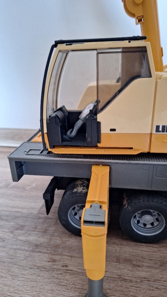 Nákladní auto Scania s jeřábem Liebherr - 5