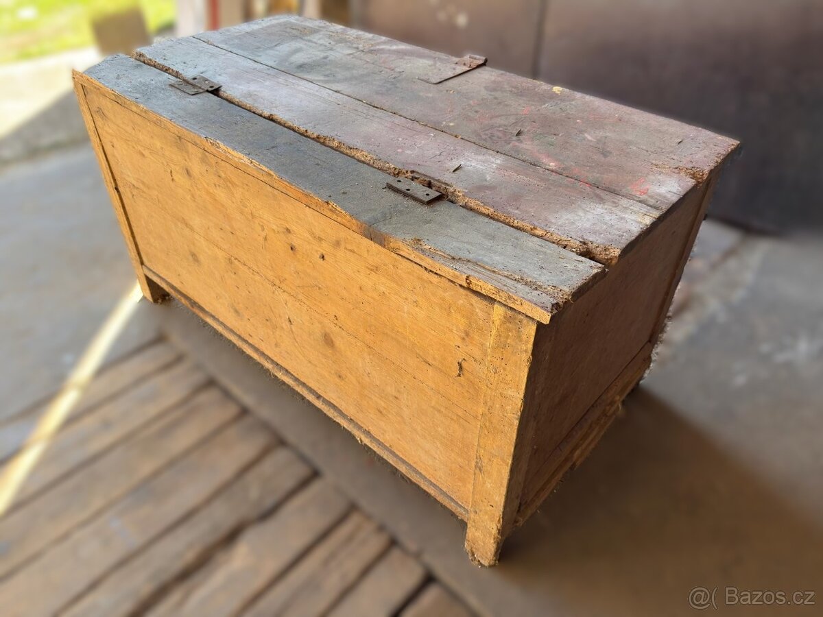 Stará dřevěná truhla - 5
