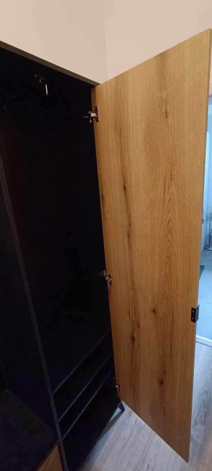 Předsíňová skříň - 5