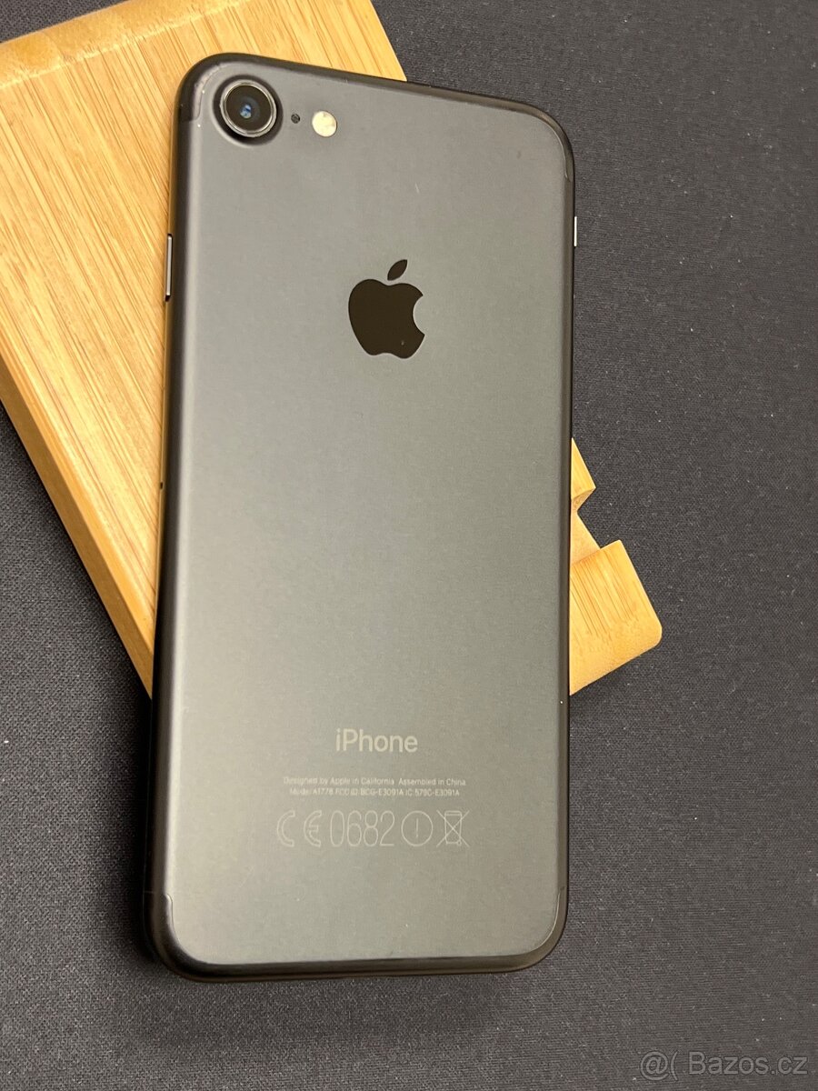 Apple iPhone 7 128GB Černý - 5