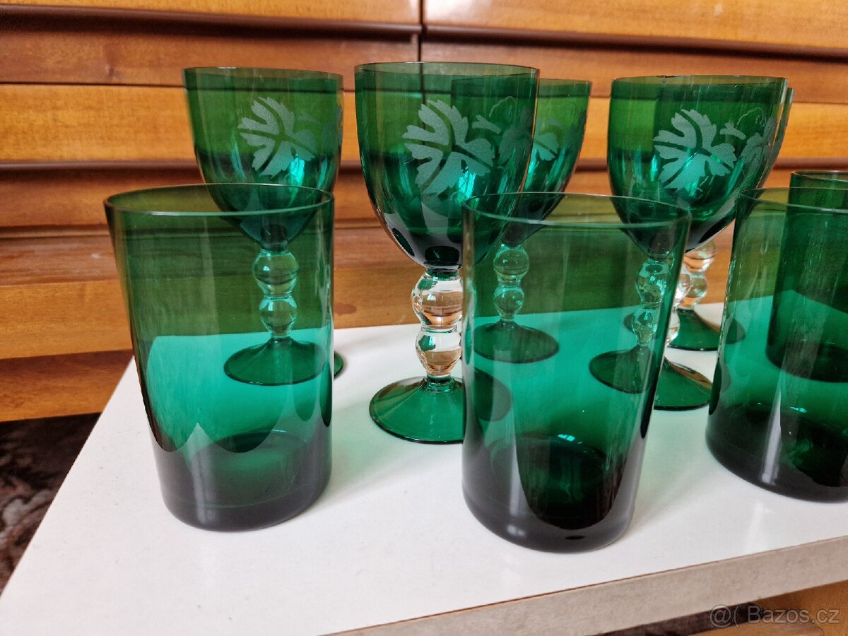 Sada zelených sklenic na víno, 5 ks - 5