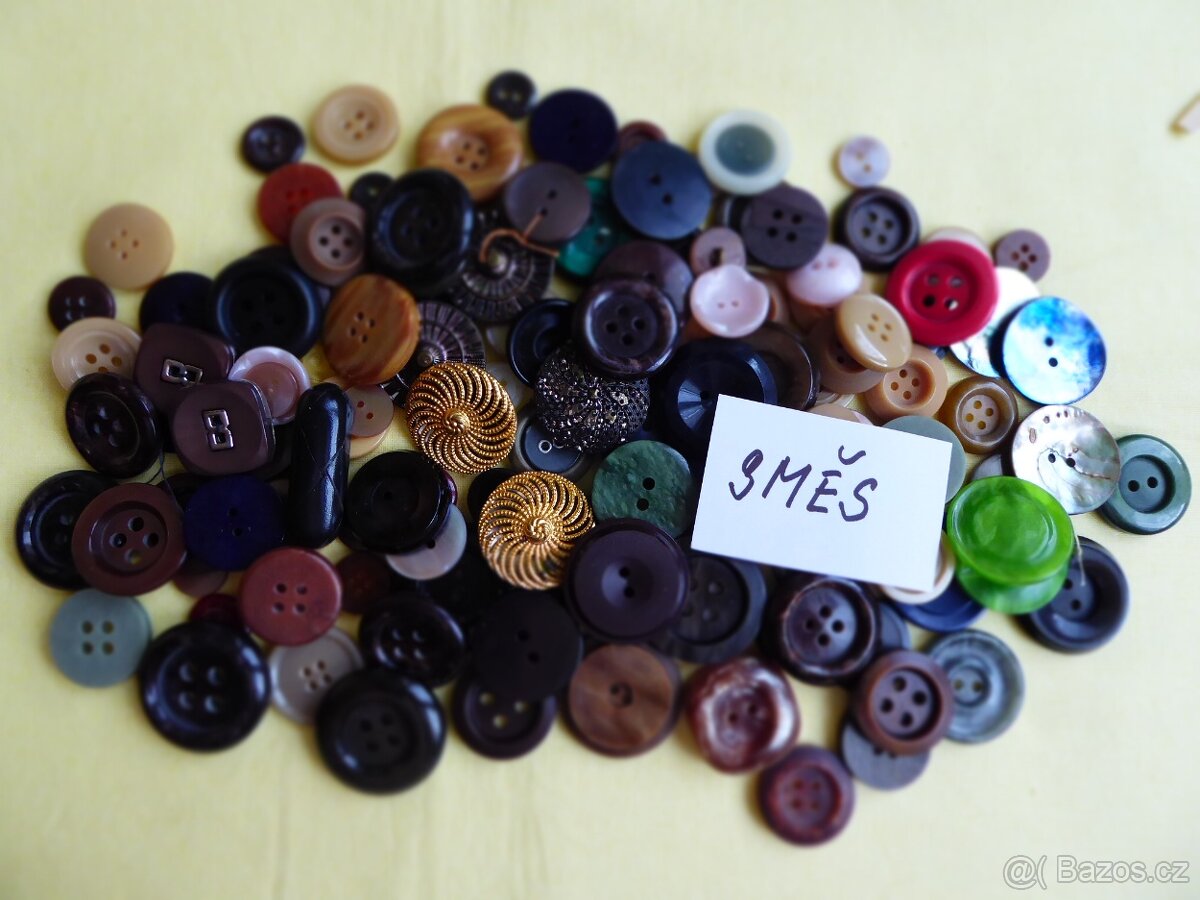 STARÉ KNOFLÍKY 8 sad - 5