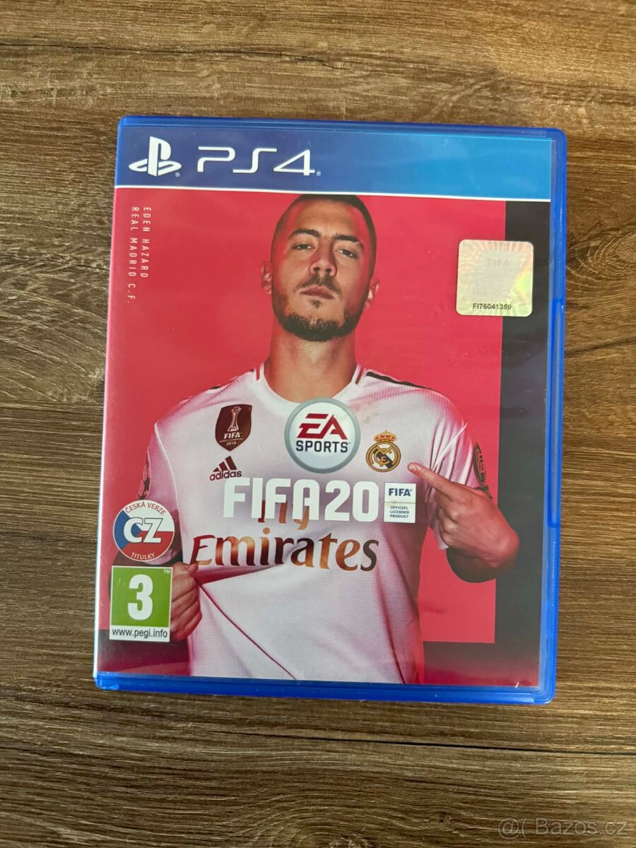 PS4 Slim 1 TB + 2x ovladač DualShock + 4 hry + nabíječka - 5