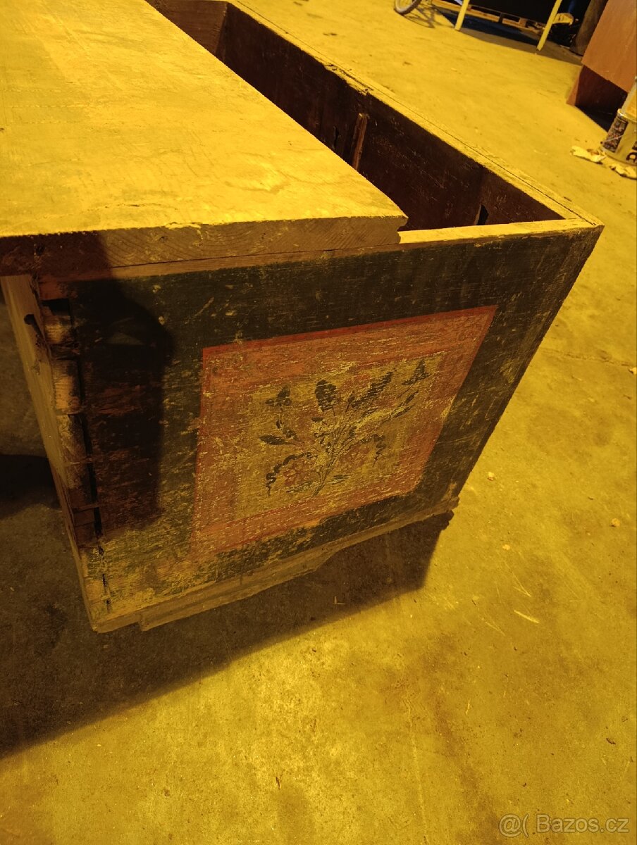 Historická malovaná truhla - 5