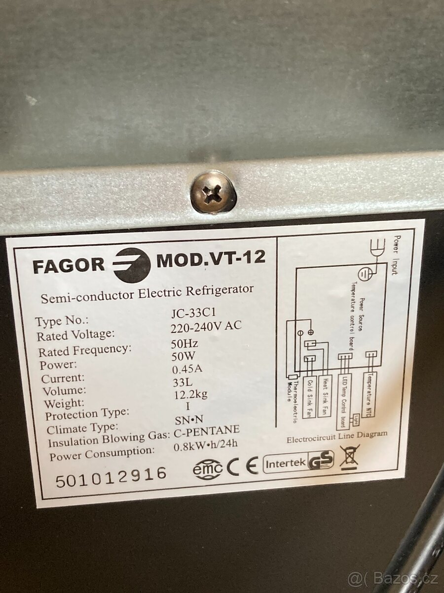 Vinotéka Fagor na 12 lahví - 5