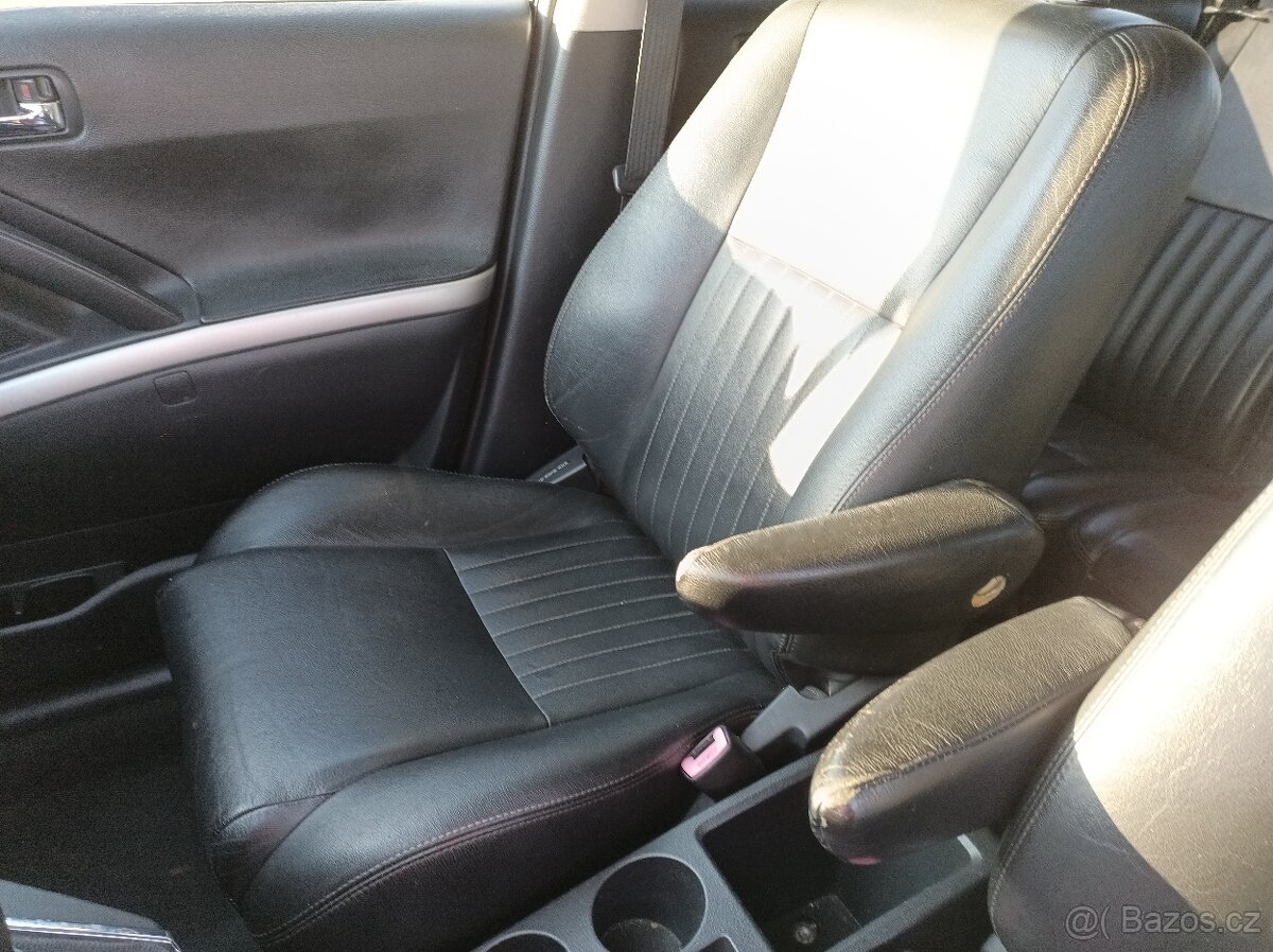 Toyota Corolla verso II - kožený interiér - 5