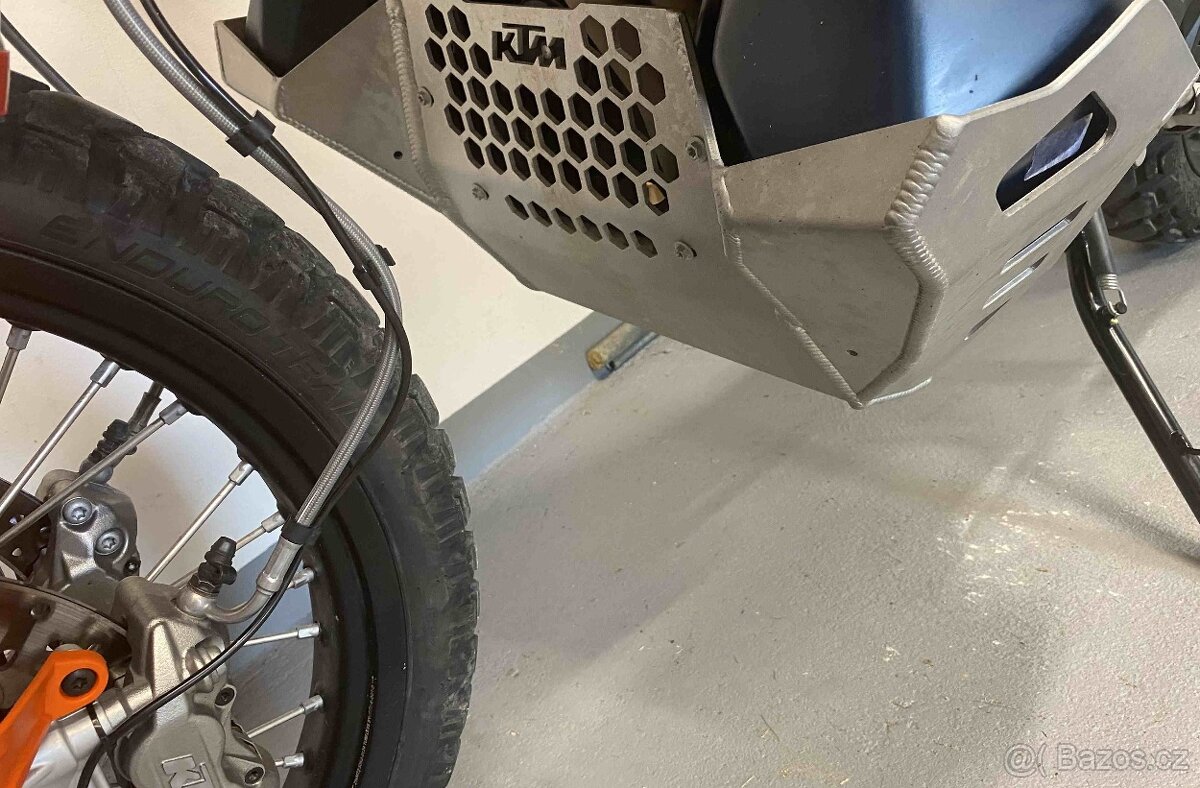 KTM 890 Adventure R - Doplňky v ceně 60 tis. Kč