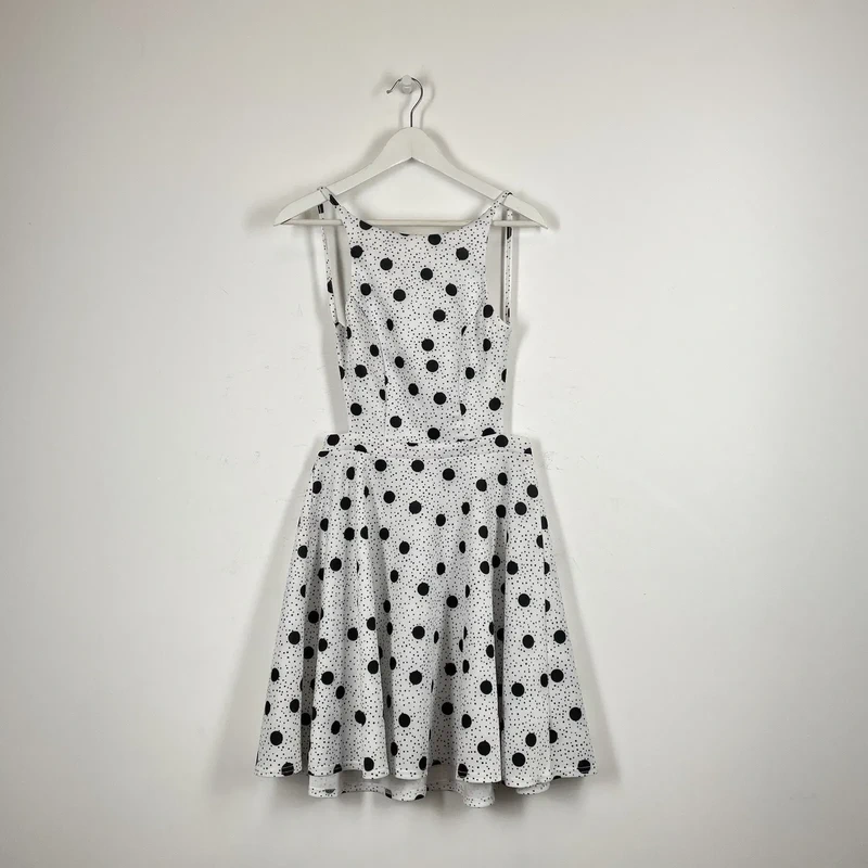 Minišaty s odhalenými zády - 5