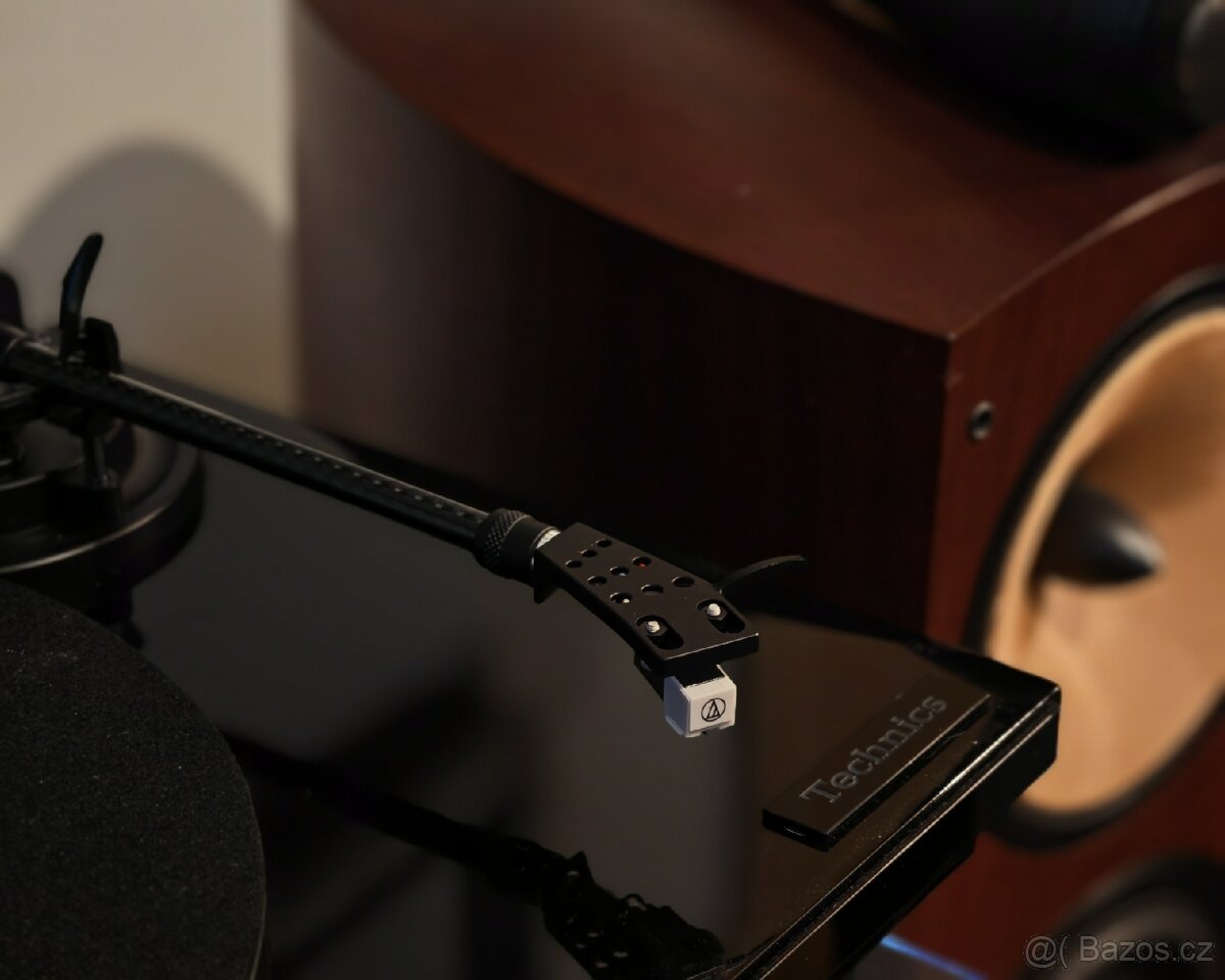 Gramofon Reloop v klavírním laku - 5