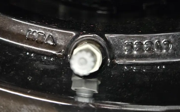 17 HYUNDAI KONA 7J ET47 5X114,3 215/55 R17 C1280 - 5