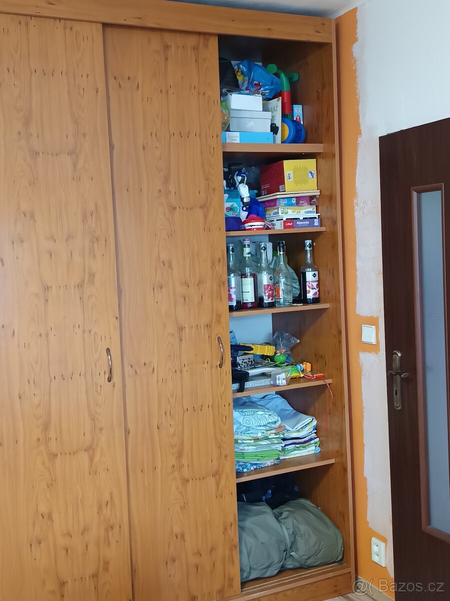 Velká šatní skříň. - 5