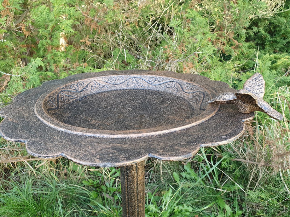 Litinové pitko pro ptáčky a hmyz - 5