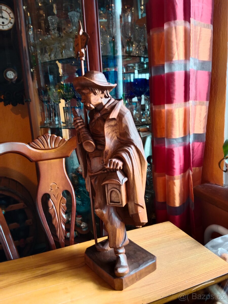 Hezká, větší stará vyřezávaná socha - ponocný, cel - 5