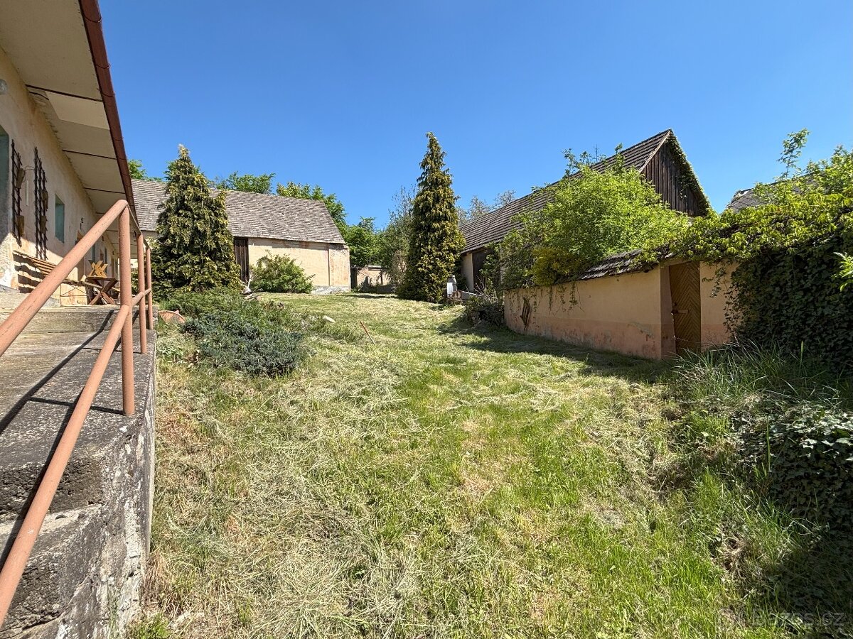 Prodej zemědělské usedlosti v obci Radonín 2057 m2 – klid, p - 5