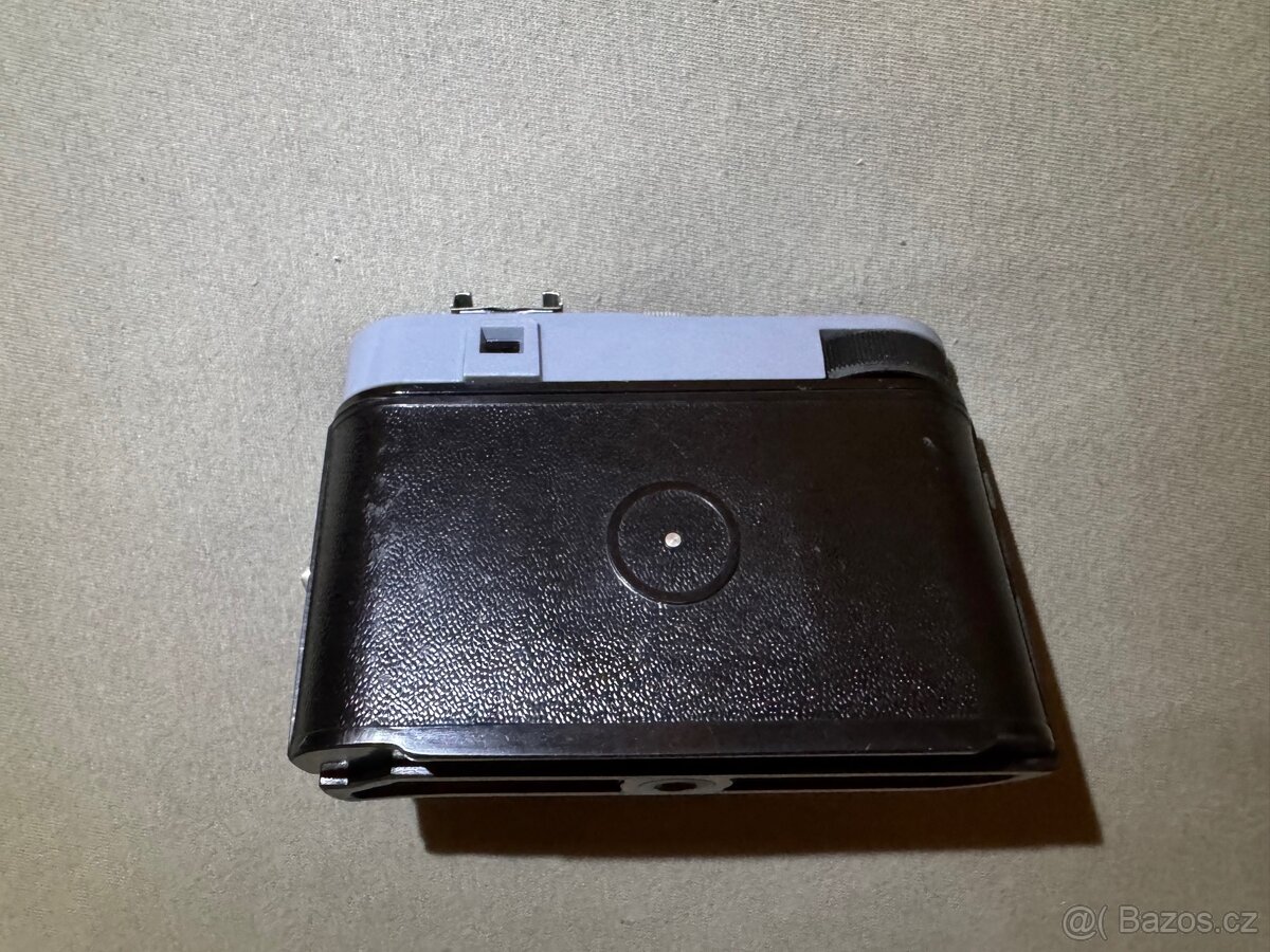 Starý retro sovětský fotoaparát OMO - 5