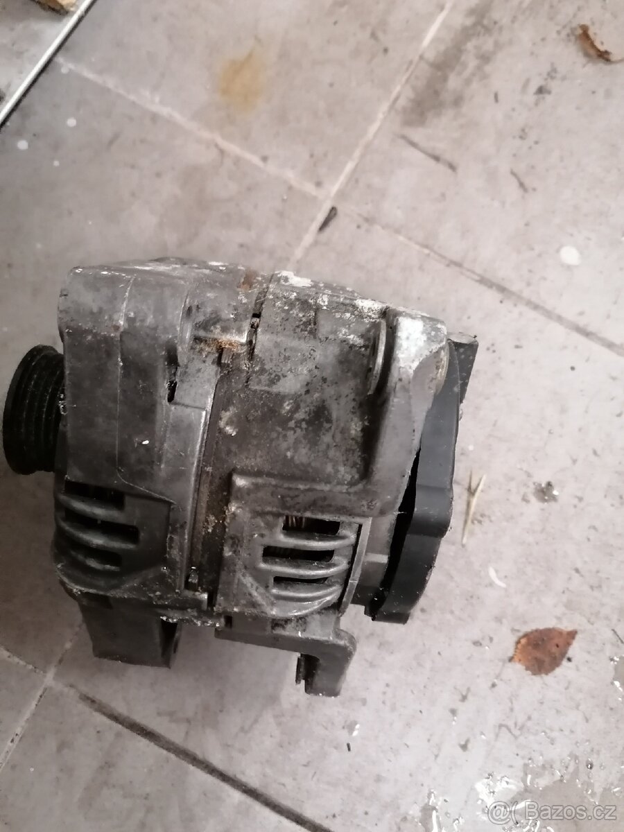 Opel Omega alternátor - 5