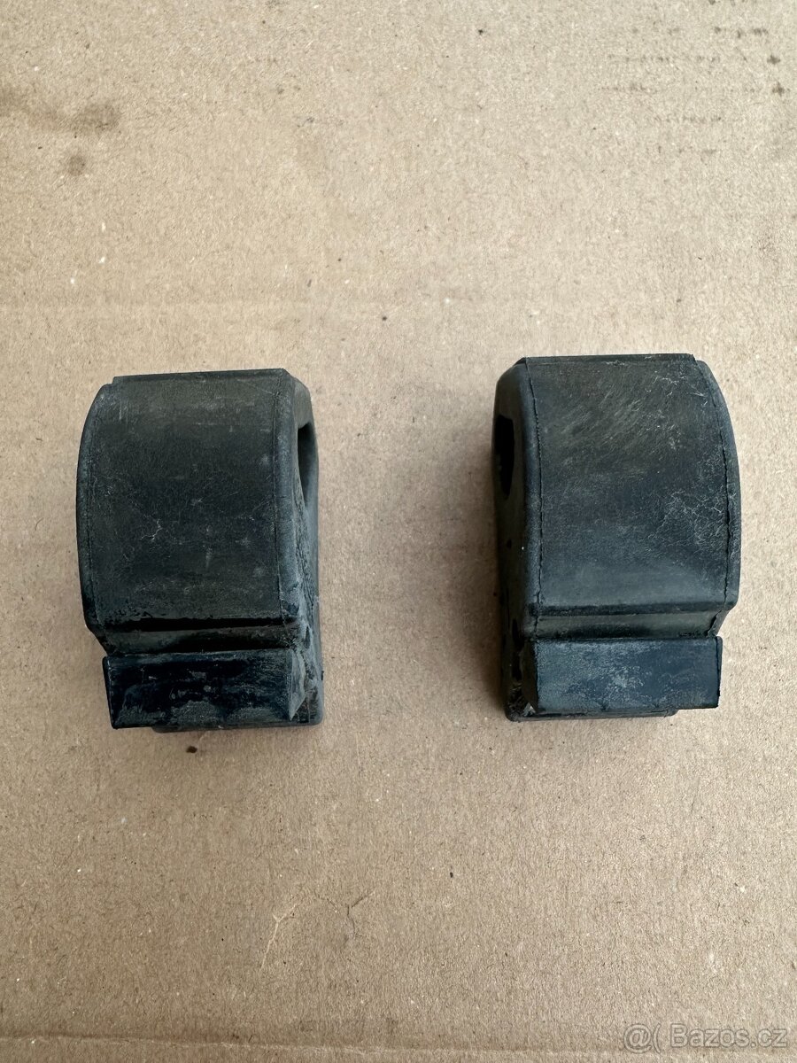 Díl vodící Škoda Superb 2 II VAG 3T0823493 dva kusy - 5