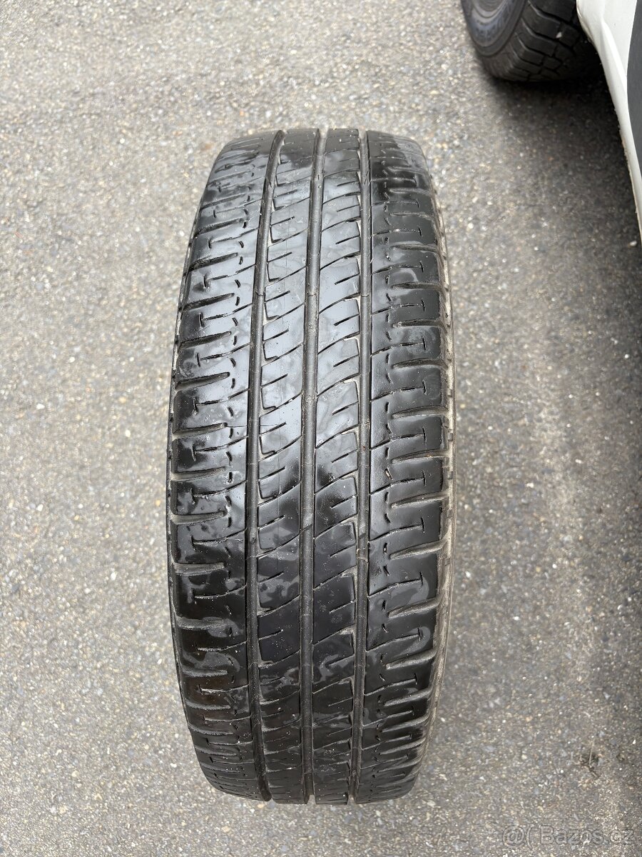 Prodam pneu 215/70 - 5