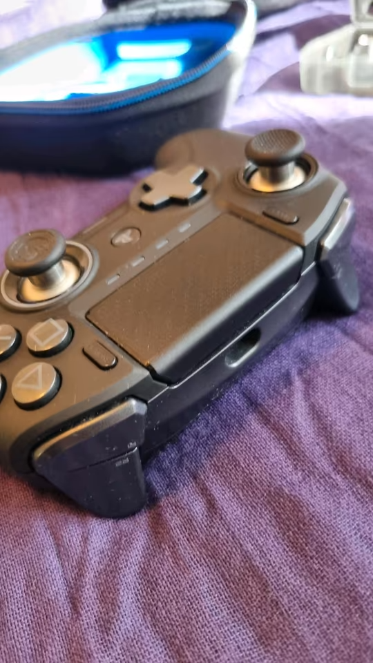 PLAYSTATION 4 + 28 HER - 5