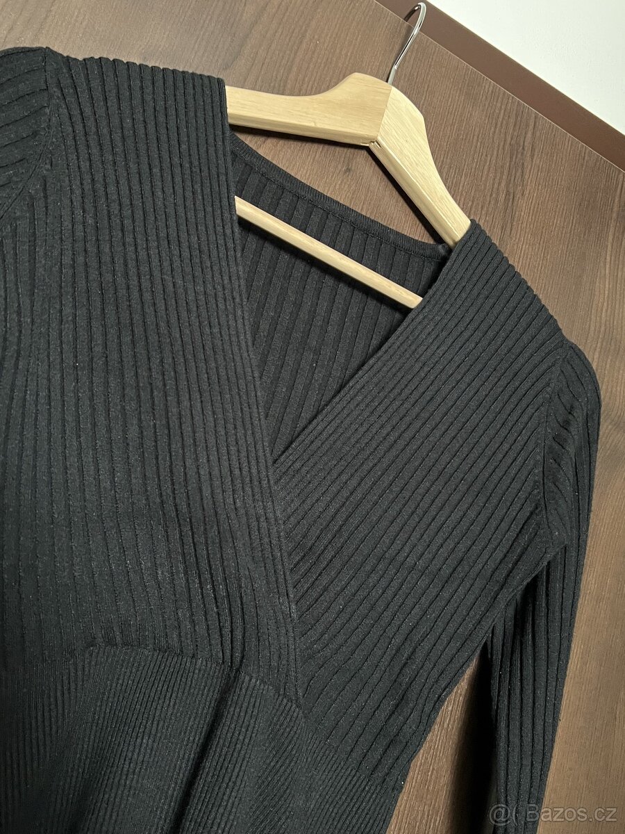Dáms. černý top/tričko/svetřík s dl. ruk. a výstřihem – M/L? - 5