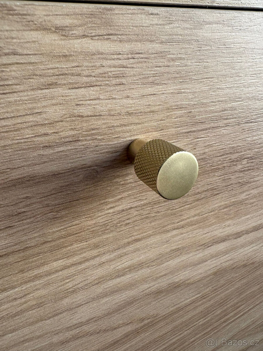 Moderní prostorná komoda - 5