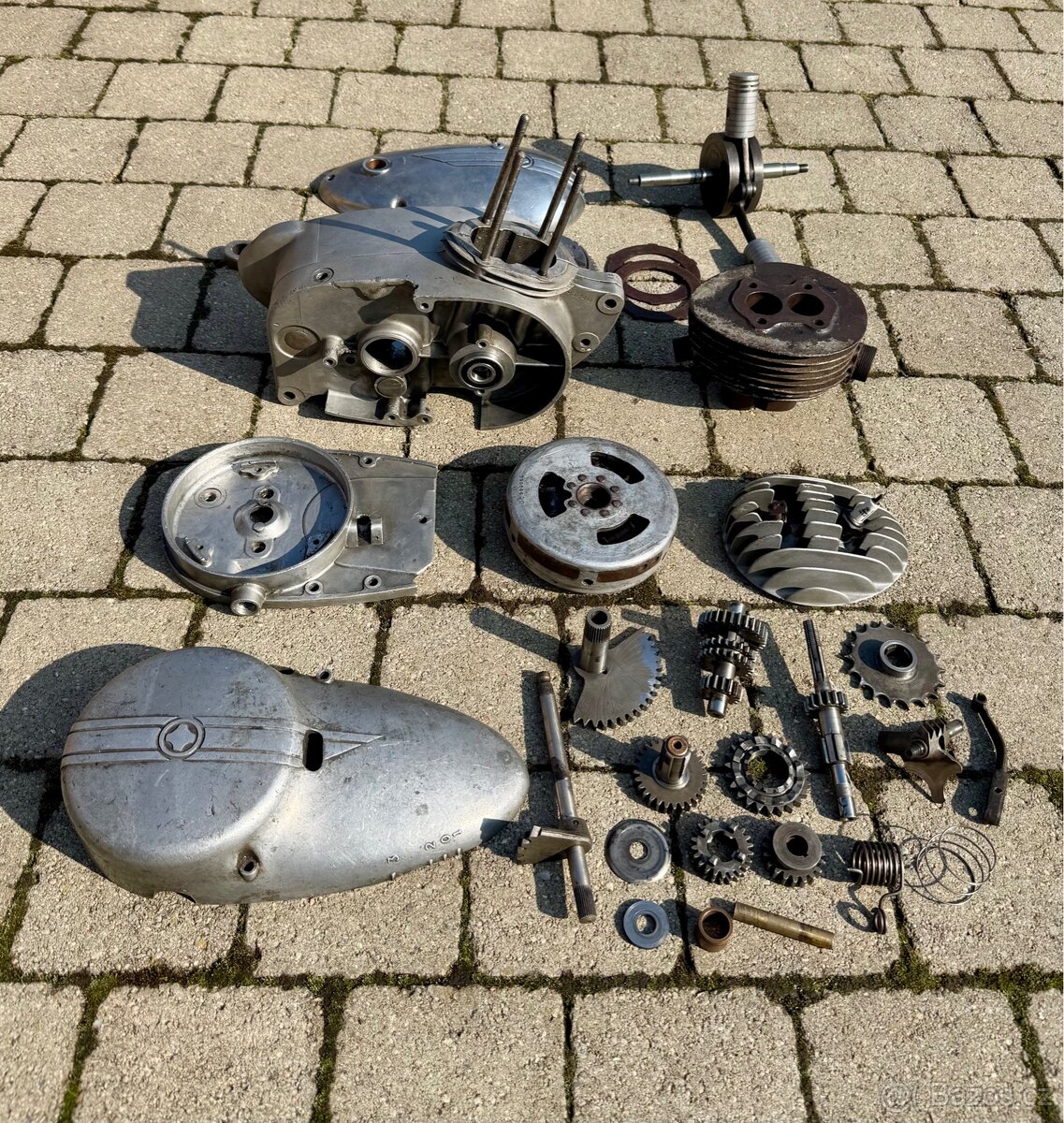 Manet M90 - rozebraný motor - 5