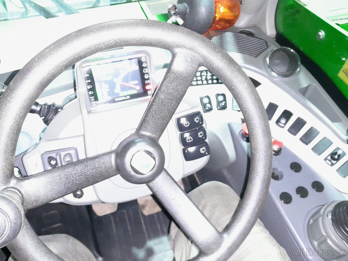 Teleskopický manipulátor MERLO P40.17 - 5