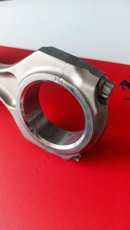 Originální ojnice s pístem Ferrari - Trofej - 5