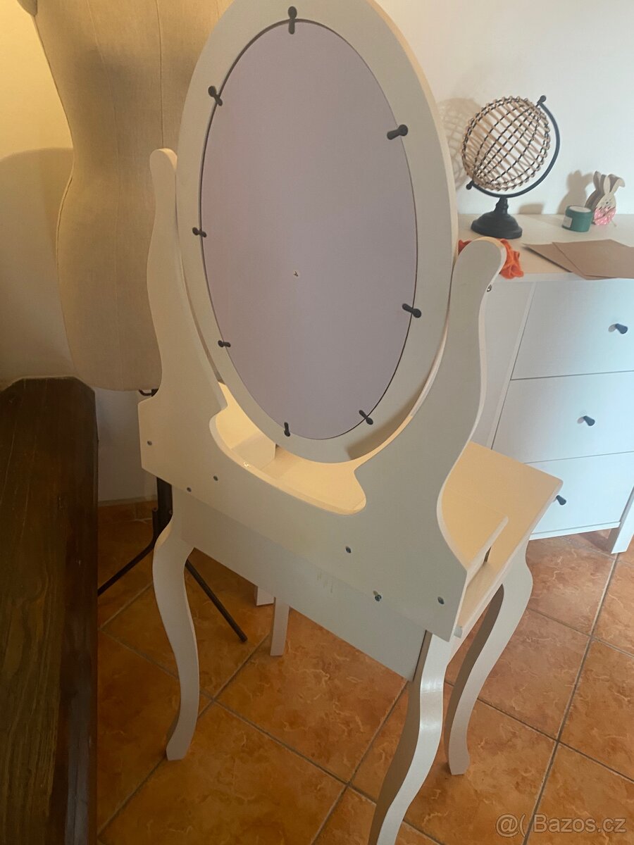 Toaletní stolek - 5