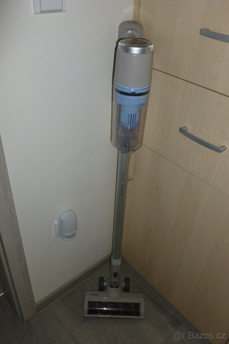 Robotický, tyčový, mechanický vysavač - 5