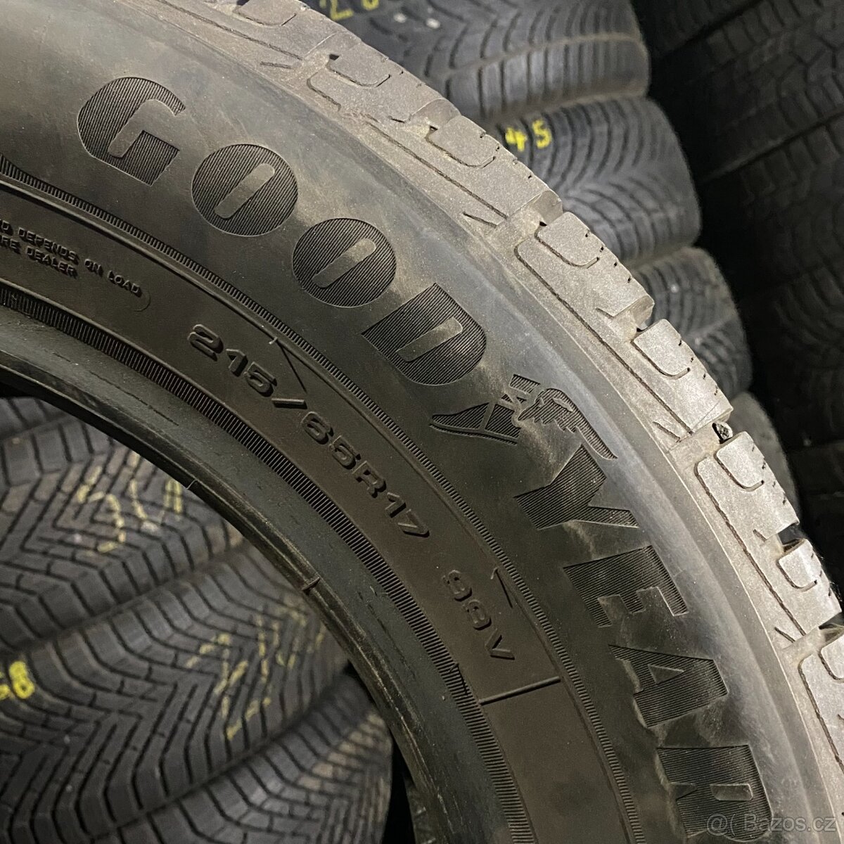 Zimní pneu 215/65 R17 99V Goodyear 7,5mm - 5