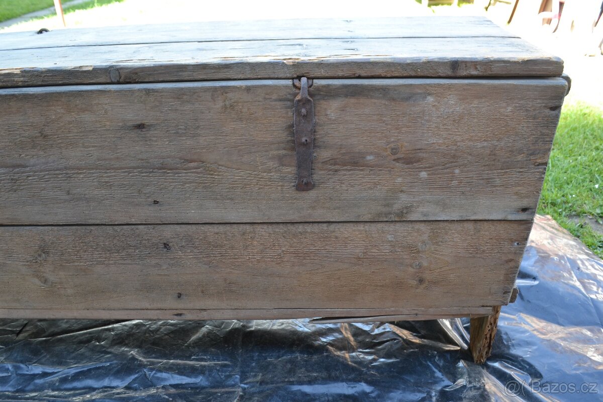 " PRODÁNO "Historická dřevěná truhlice s kováním č.1. - 5