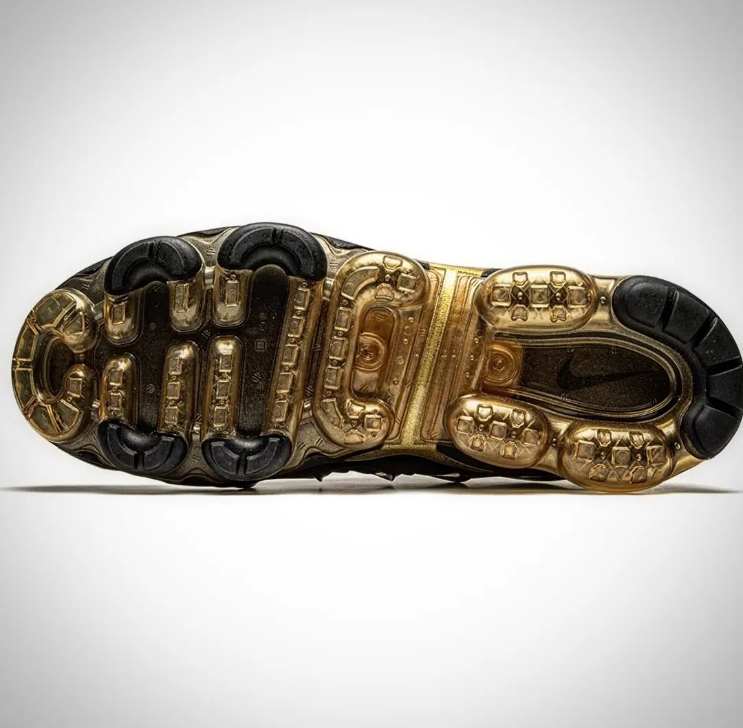 NIKE Air VaporMax PLUS 2019 "Black/Gold" - 5