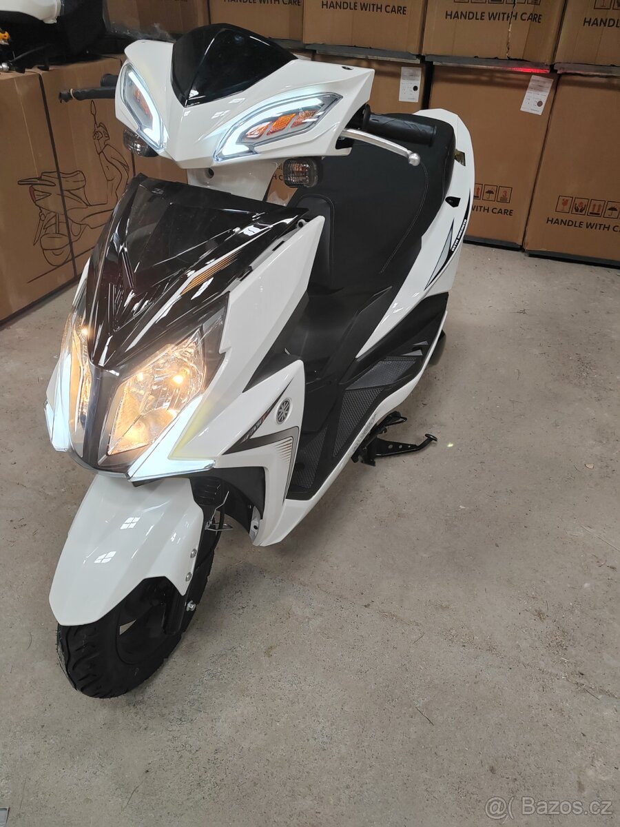 Prodám sklad nových skútrů 125cm3 - 5