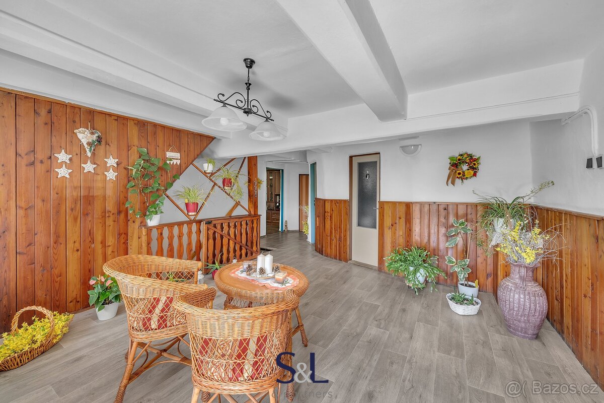 Prodej rodinného domu, 350 m² - Velenice, ev.č. 01011 - 5