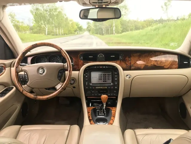 JAGUAR XJR 4,2i SUPER V8 - 395PS - X350 - PĚKNÝ - 5