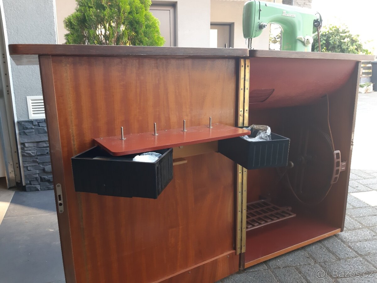 ŠICÍ STROJ SKŘÍŇKOVÝ SLEVA na 1750 Kč - 5