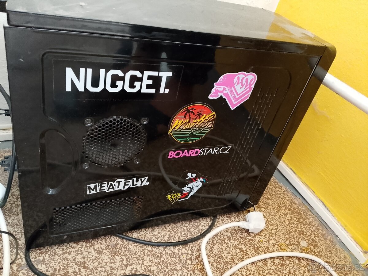 Stolní počítač s příslušenstvím - 5