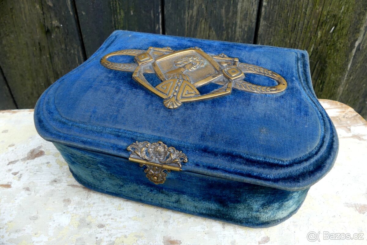 Secesní šití, zdobená krabička s nástroji - 5