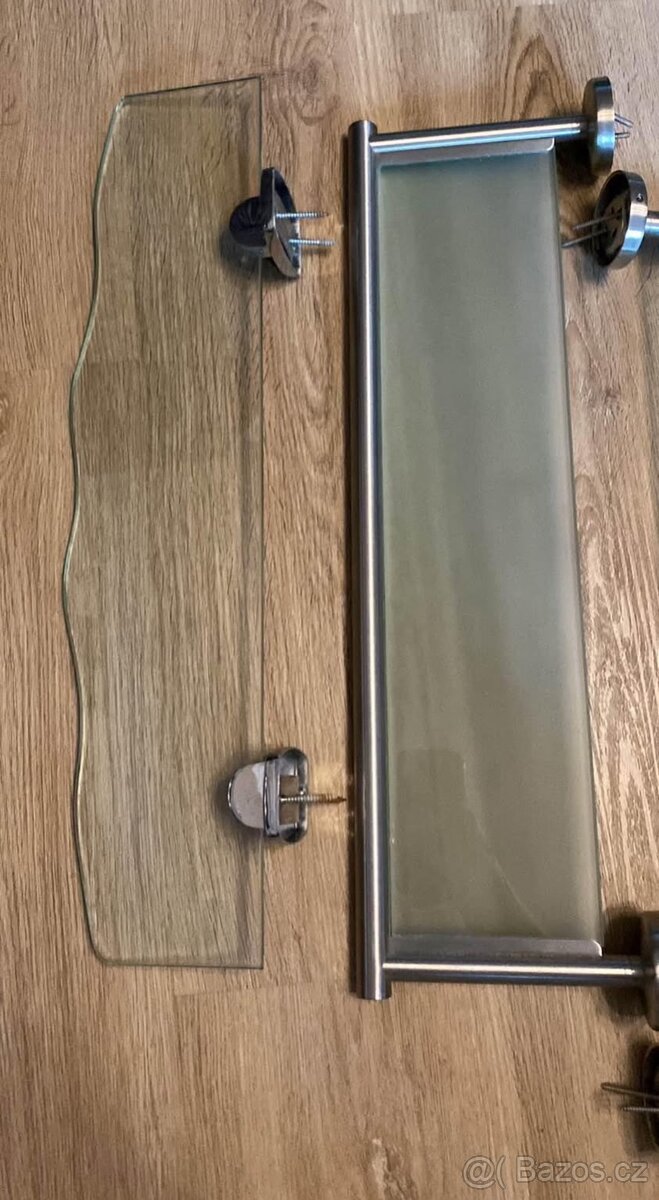 Poličky a věšák na ručníky - 5