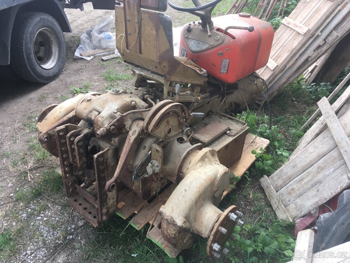 Zetor 5711/5718 část traktoru zánovní stav nebo díly - 5