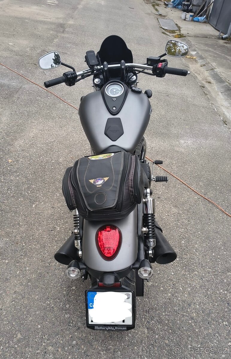 Triumph Thunderbird Strom - 5