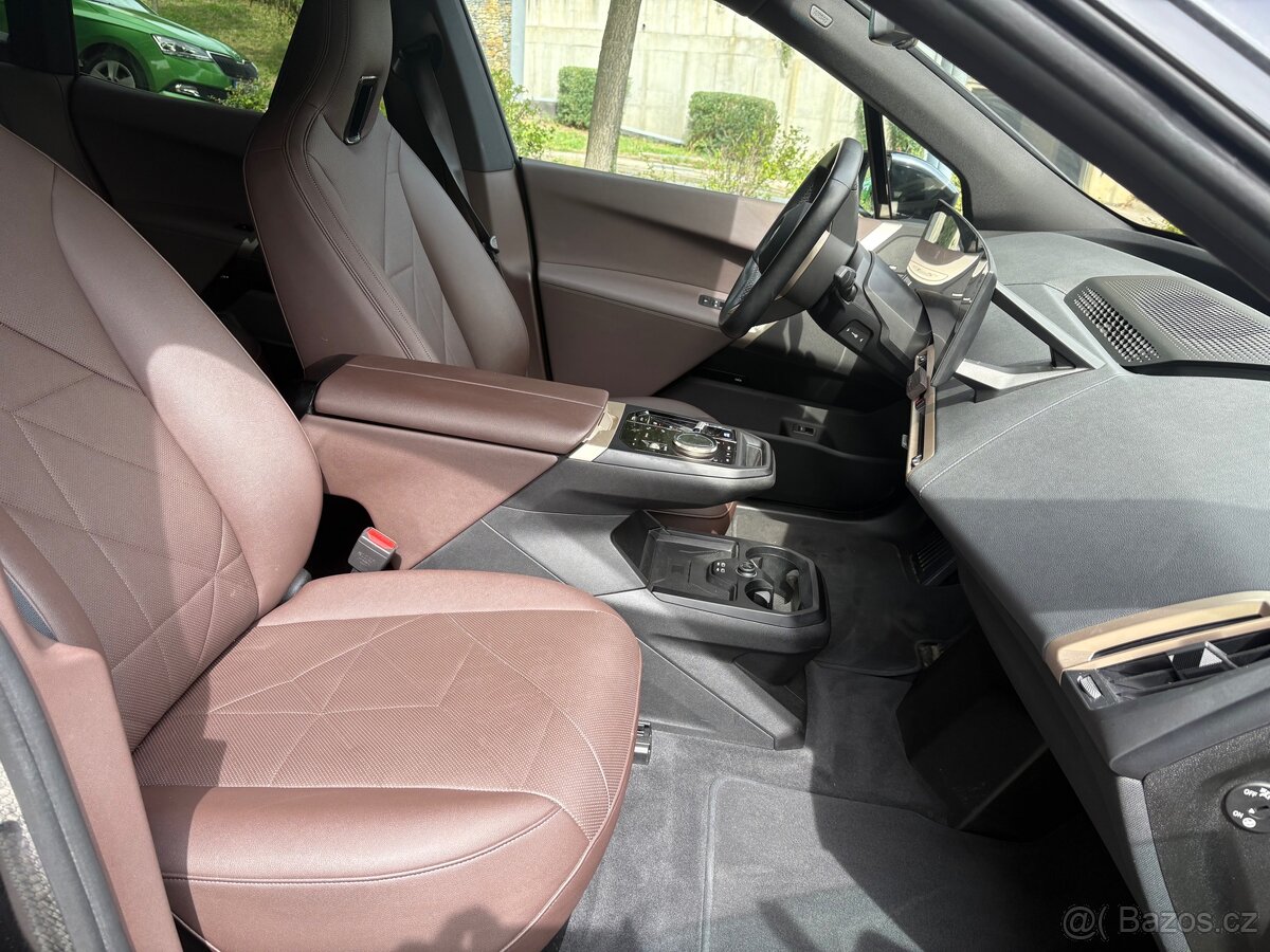 BMW iX xDrive40 71 kWh TOPSTAV - 5