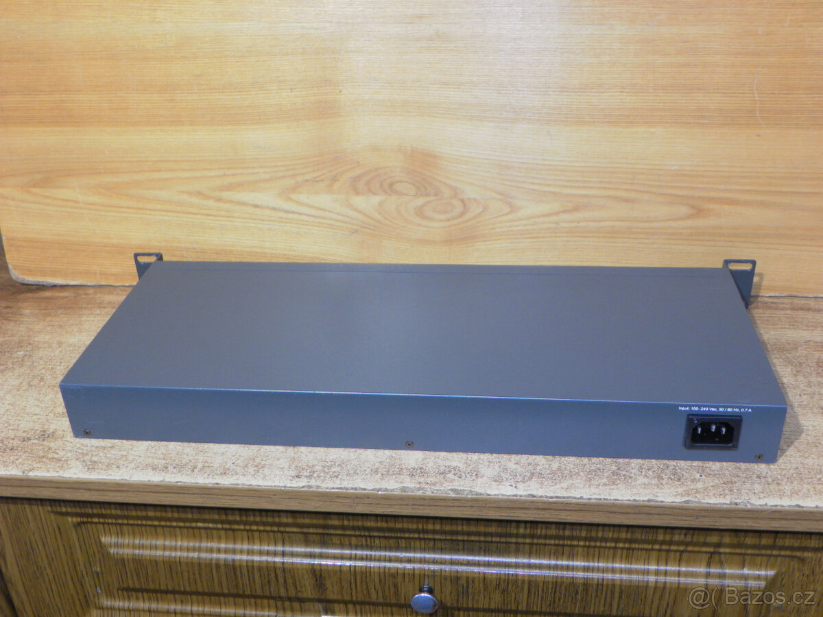 Gigabitový Switch Edge-Core ECS2000-26T, funkční - 5