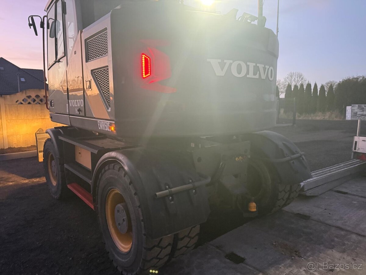 Kolový otočný bagr VOLVO 150E - 5