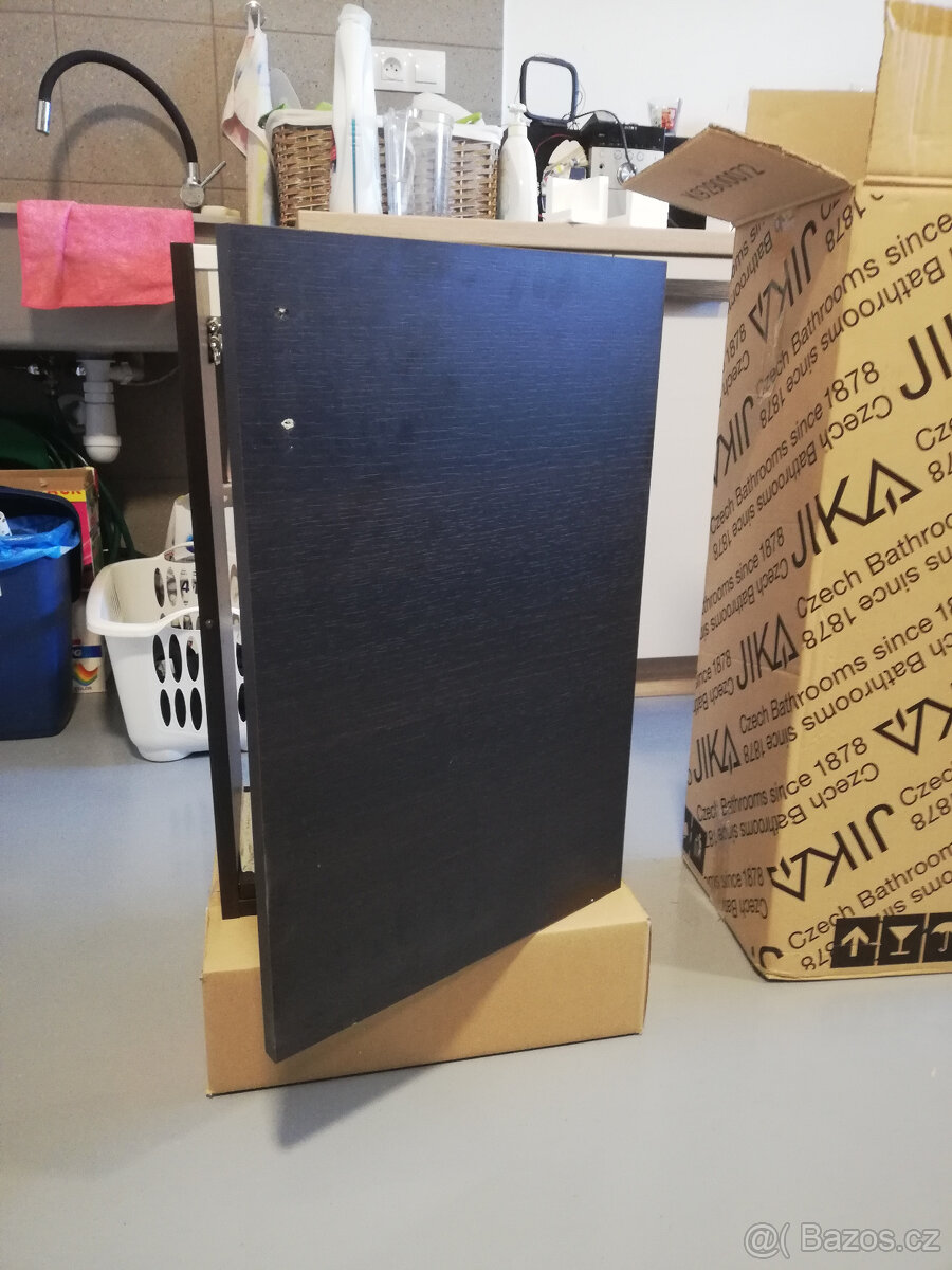 Koupelnová skříňka s umyvadlem - 5